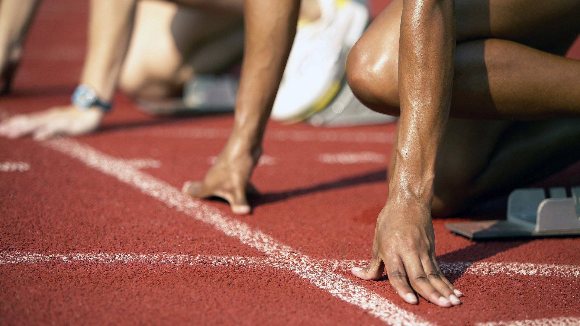 赛道与球场的双重奏,当班凯罗在F1街道赛接管比赛