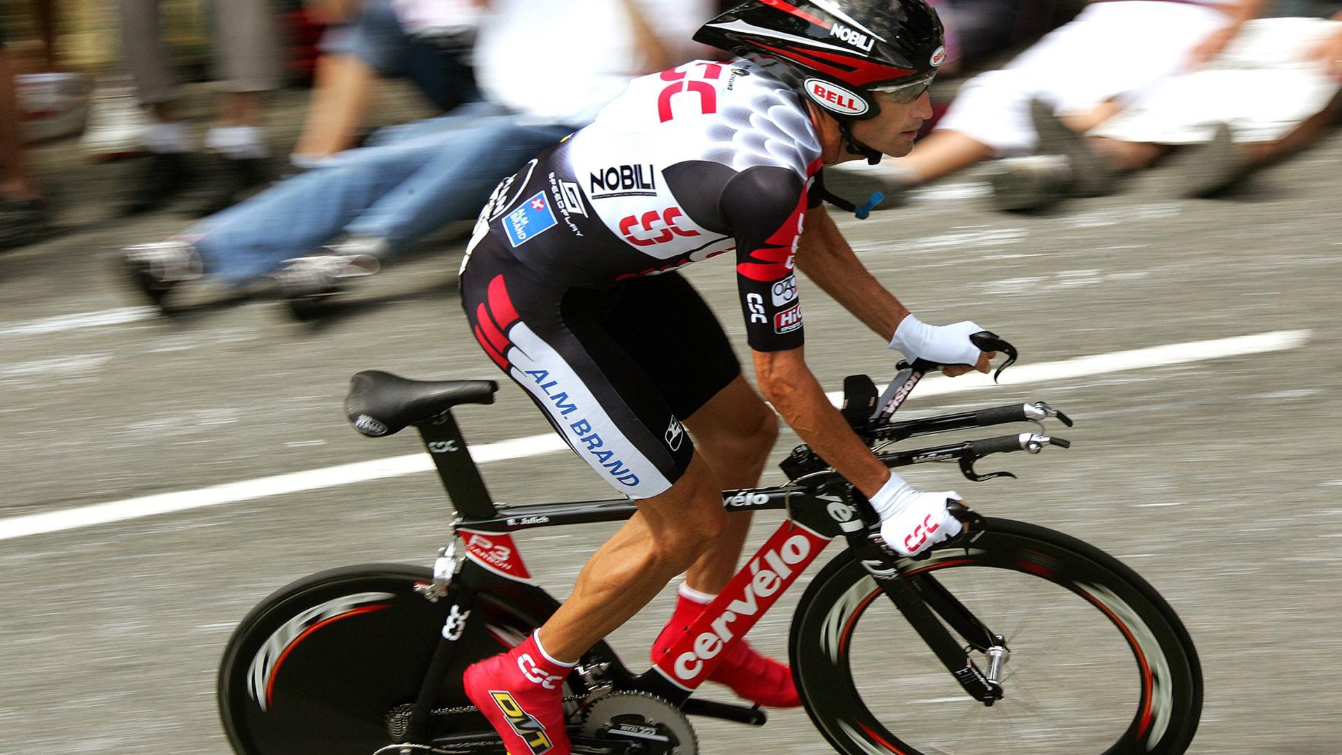 汉密尔顿状态火热，梅赛德斯上演惊天翻盘，雷诺车队功亏一篑